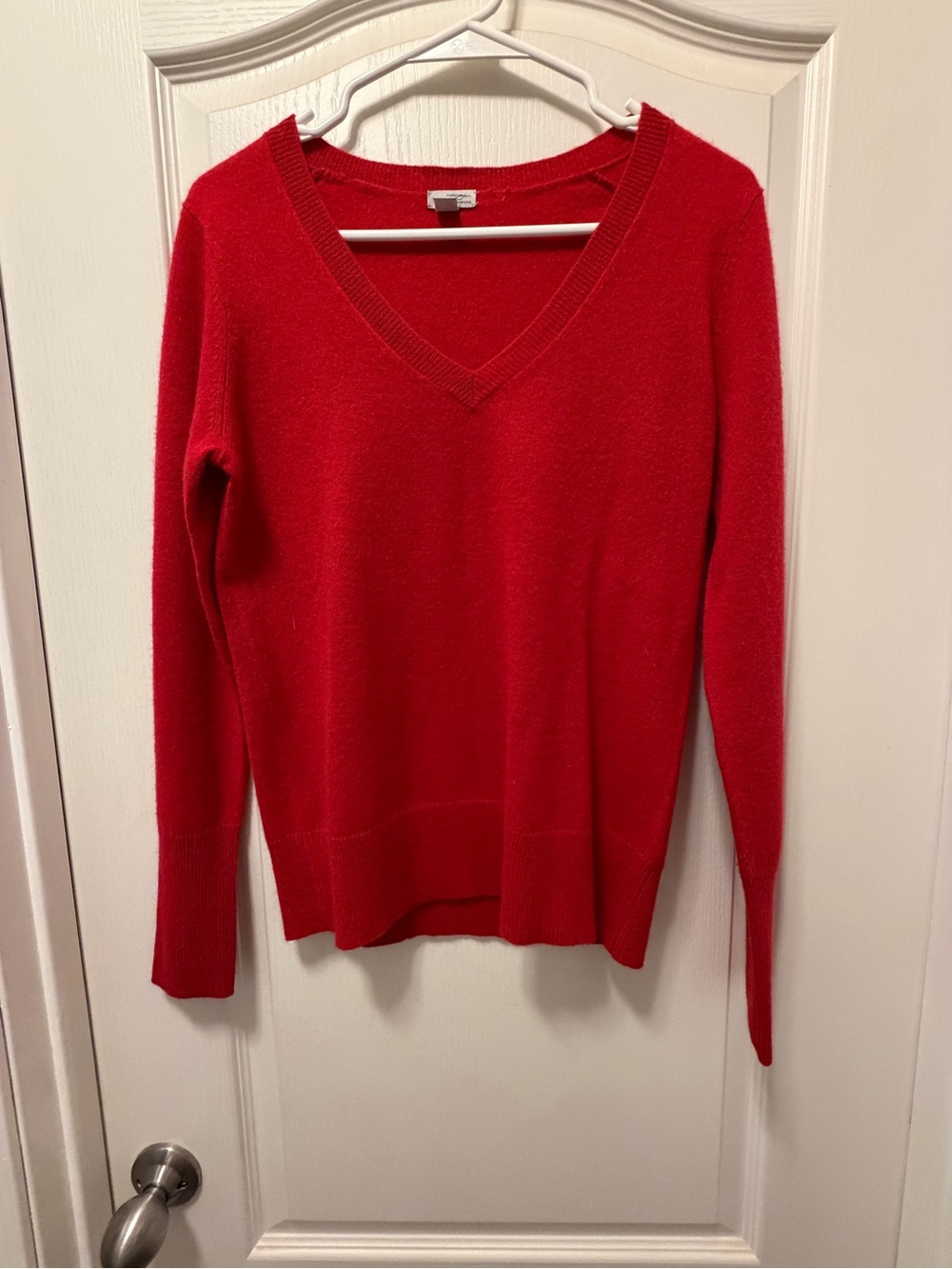 Halogen 100% cashmere Women’s Red V-Neck Long Sleeve Knit Pullover Sweater
